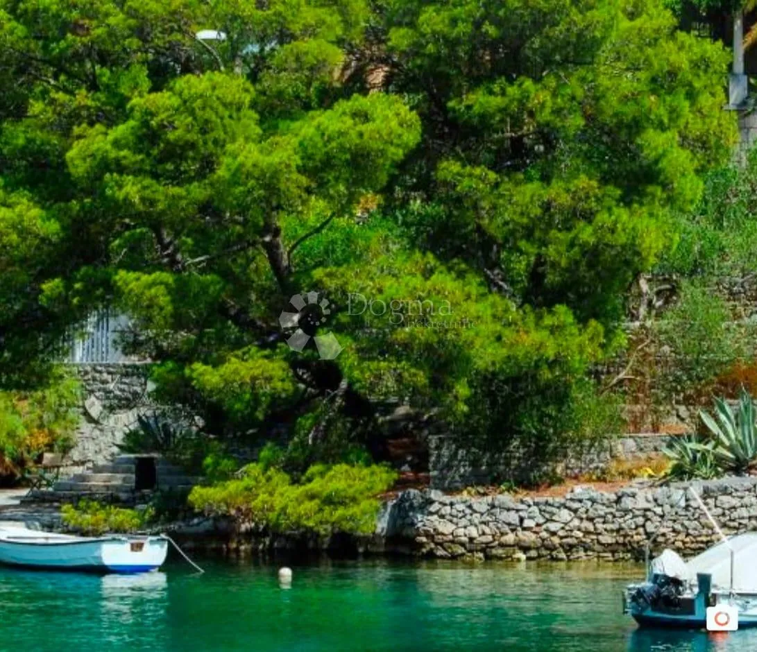 šolta-prvi red do mora, građevinska parcela 2068 m2 i kuća 10 metara do plaže - slika 7