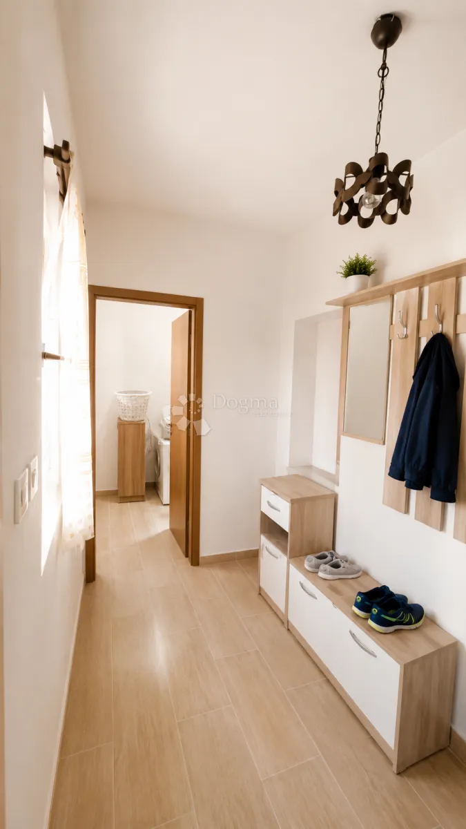 kuća u nizu u srcu mjesta udaljenog 7km od pule – 120 m² + dodatno dvorište 68 m² - slika 7