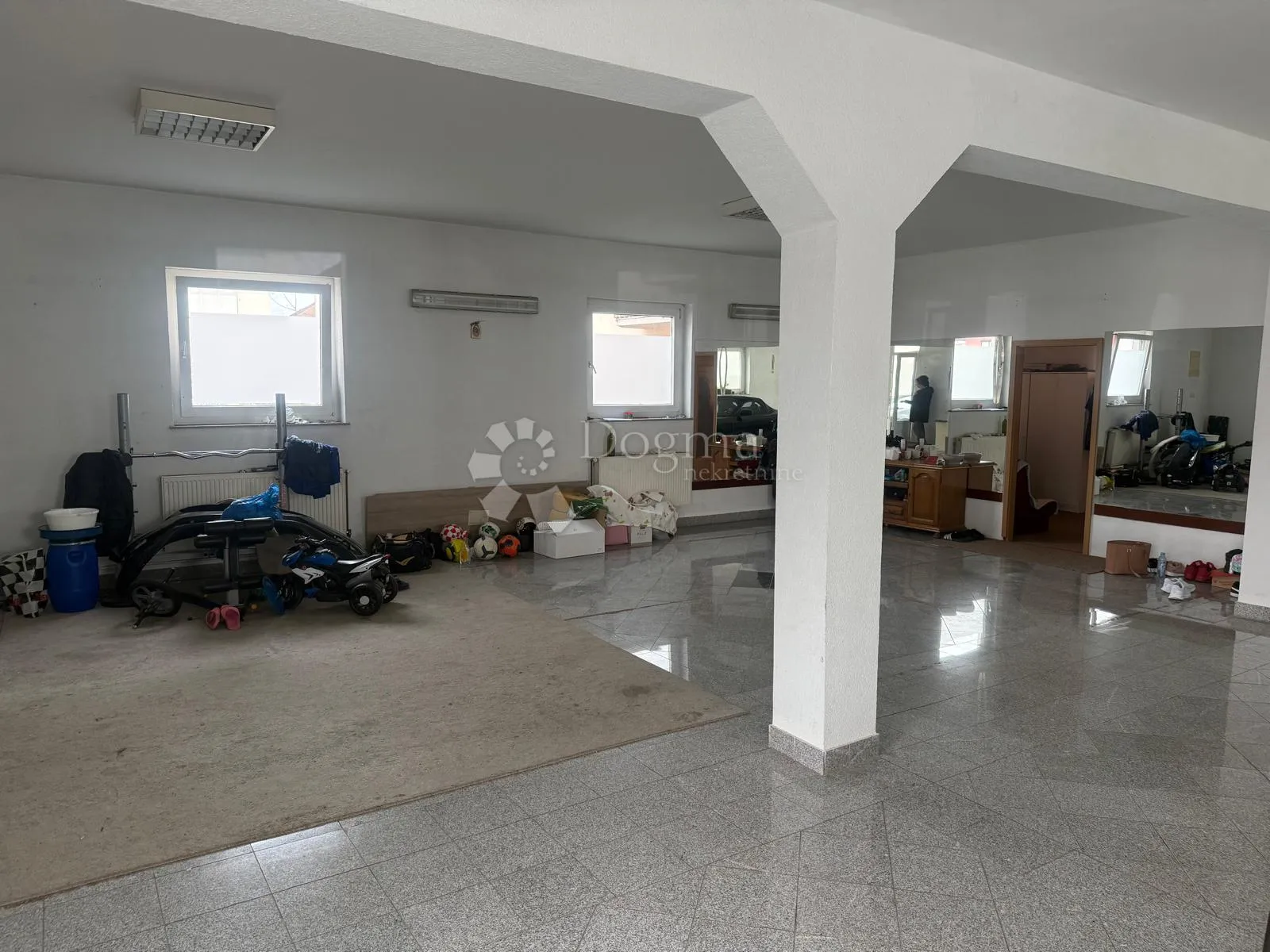 kuća s poslovnim prostorom u resniku - slika 7