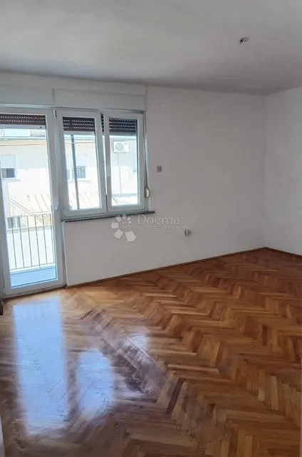 ekskluzivno samo u dogmi,crikvenica-stan blizu centra! - slika 2