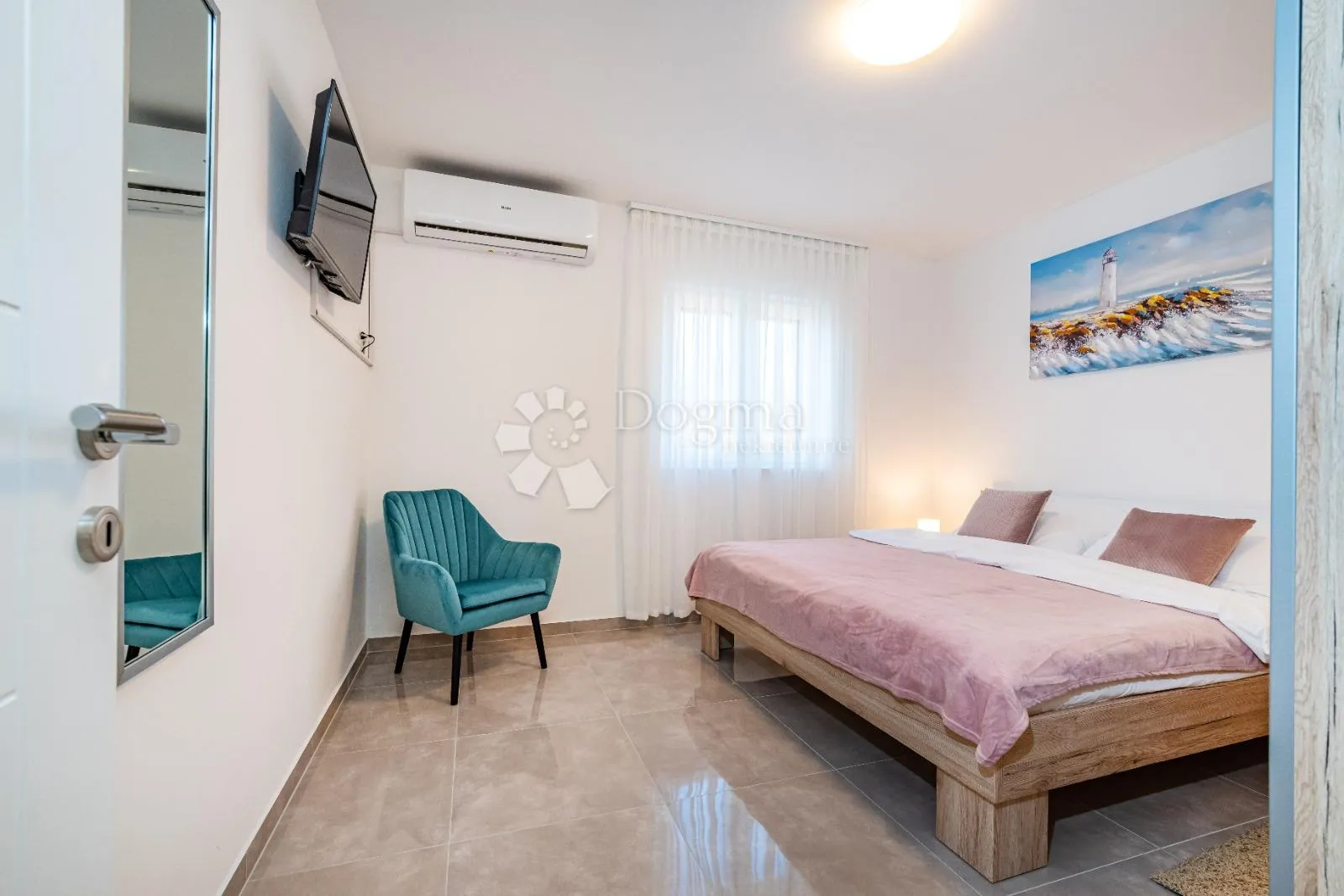 kuća s bazenom i pogledom na more – novigrad - slika 14