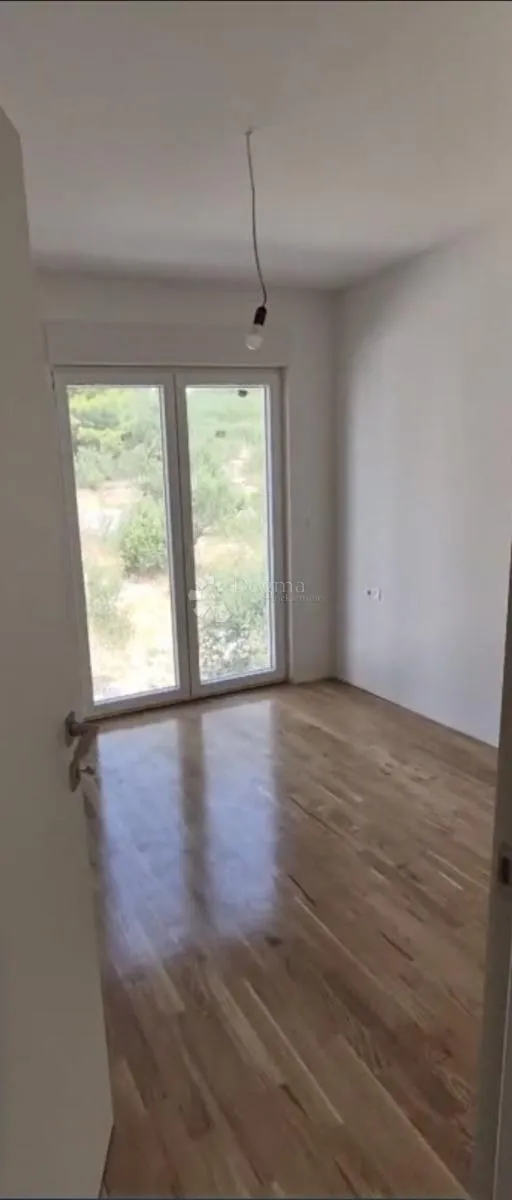 s4, dvosoban stan na prvom katu, makarska - slika 4