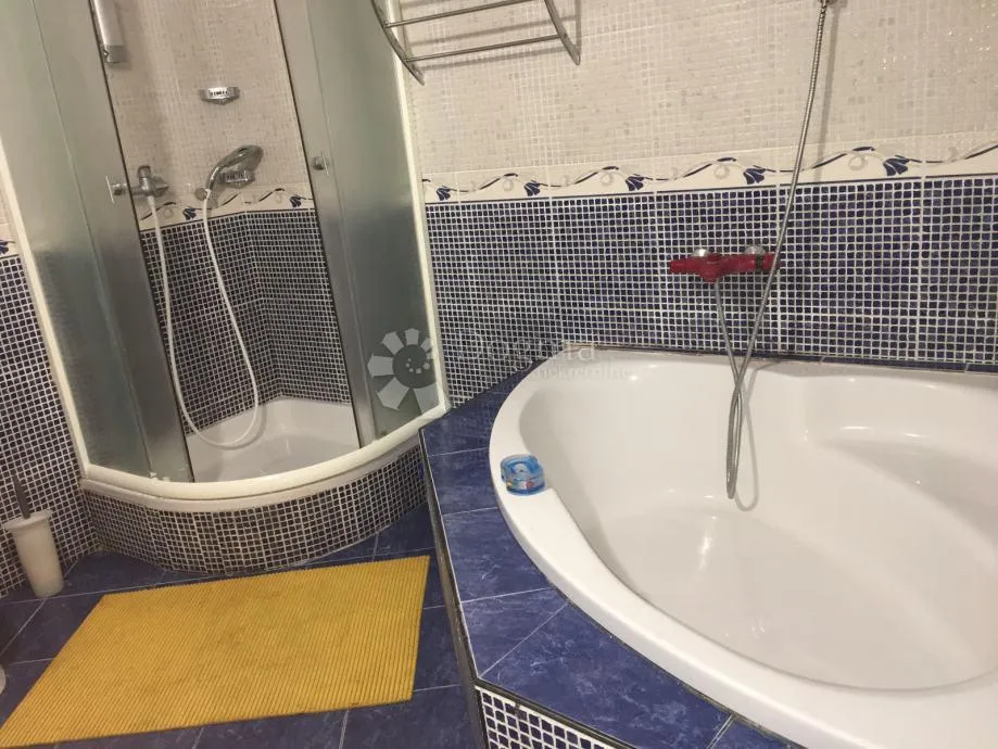 apartman 68m2 u centru crikvenice - slika 11