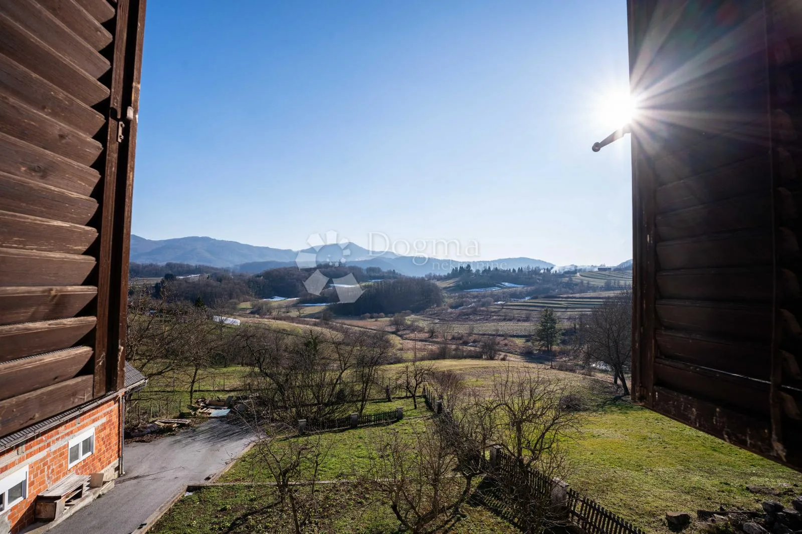 nekretnina s potencijalom za miran život i investiciju - slika 27