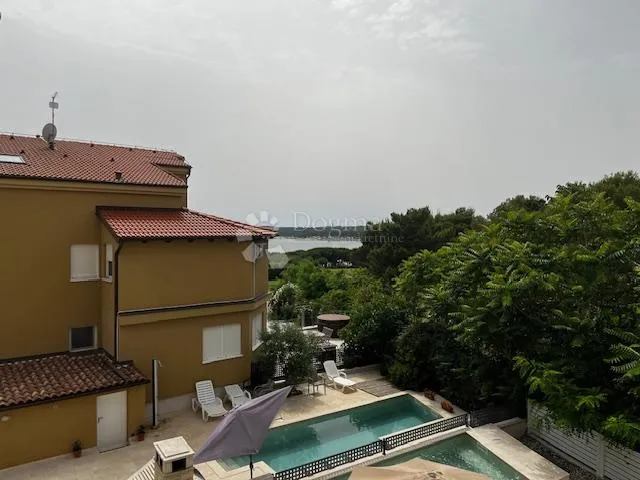 dvosoban stan, dvije terase, 150m od mora - slika 13