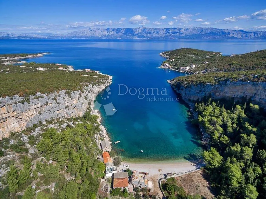 hvar- građevinsko zemljište 1. red do mora, uvala pokrivenik, 850 m² - slika 4