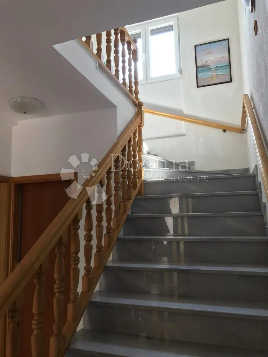 odlična apartmanska kuća u loparu - slika 8
