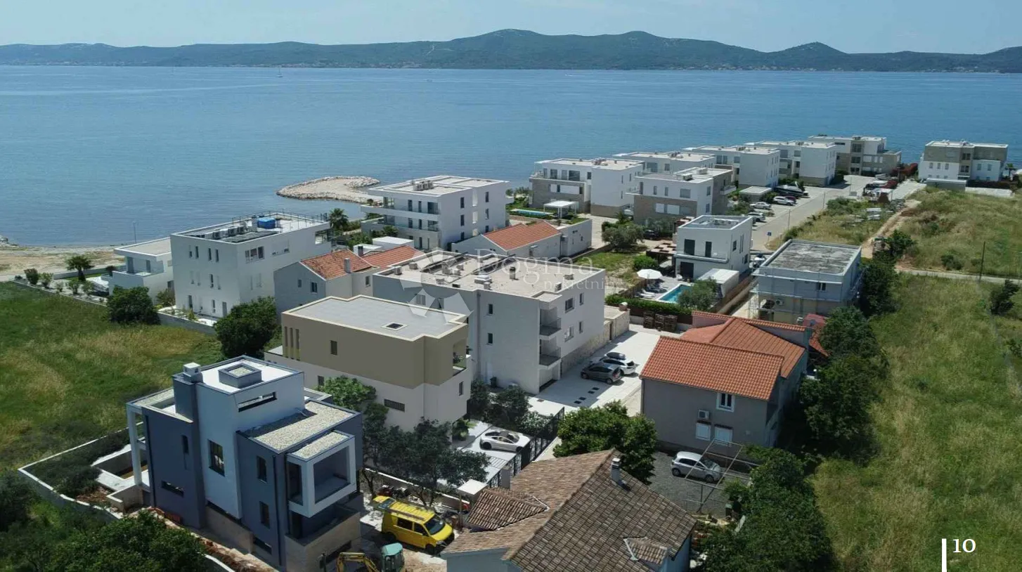 luksuzna villa s bazenom i pogledom na more - slika 10