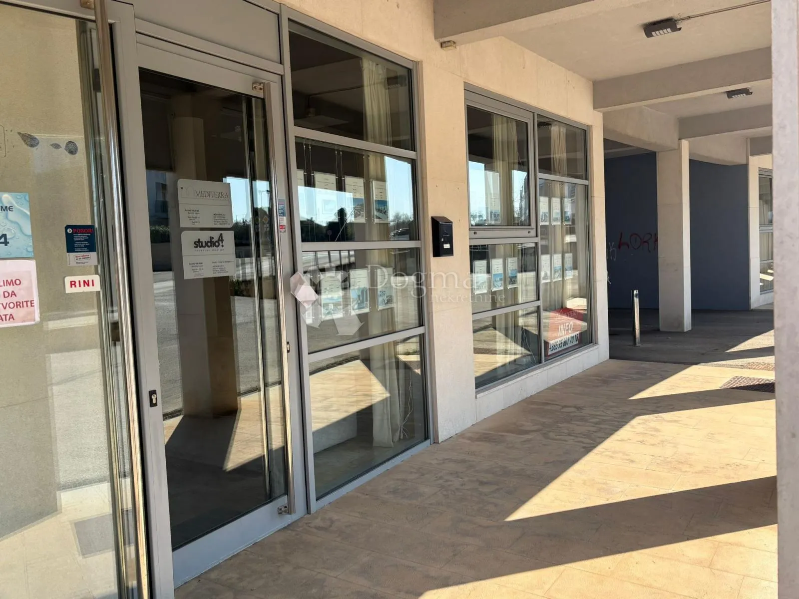 atraktivan poslovni prostor novigrad 129 m² sa vlastitim parkingom i mogućnošću prenamjene u stambeni prostor - slika 26