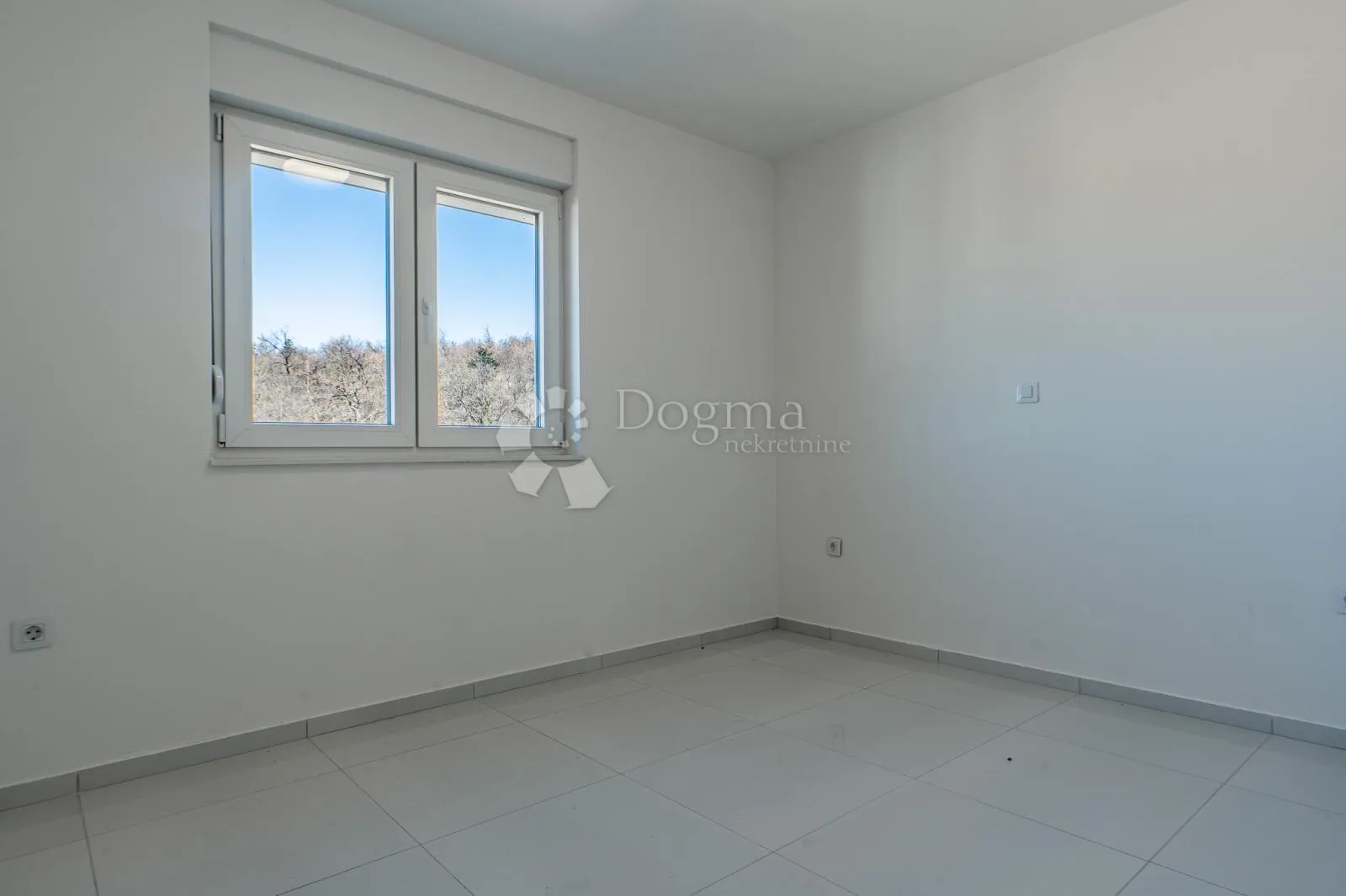 prekrasan veliki apartman u blizini mora - slika 6