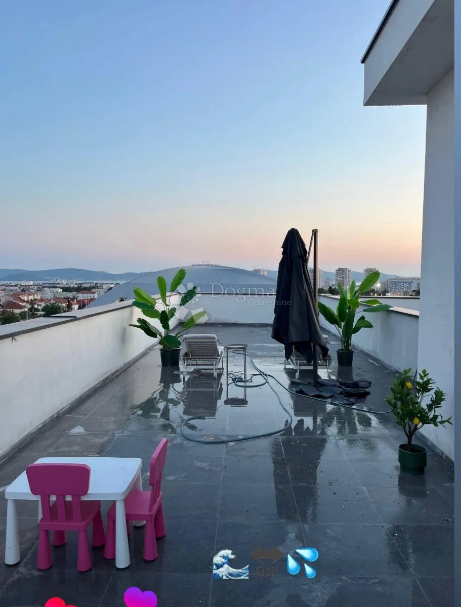 dizajnerski penthouse s krovnom terasom, liftom i garažom - slika 3