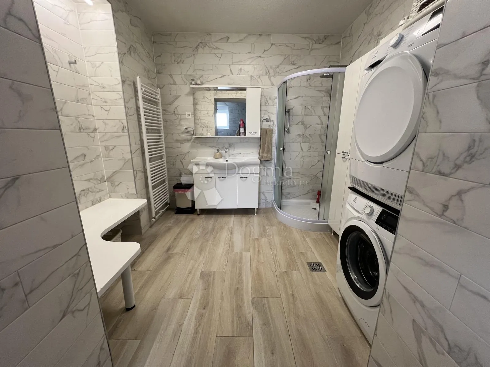 kuća s jacuzzijem i velikom terasom - idealna za odmor ili najam - slika 8