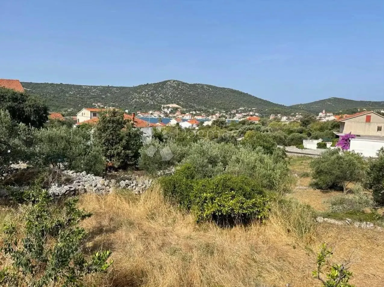 građevinsko zemljište u vinišću 300m od mora! - slika 2