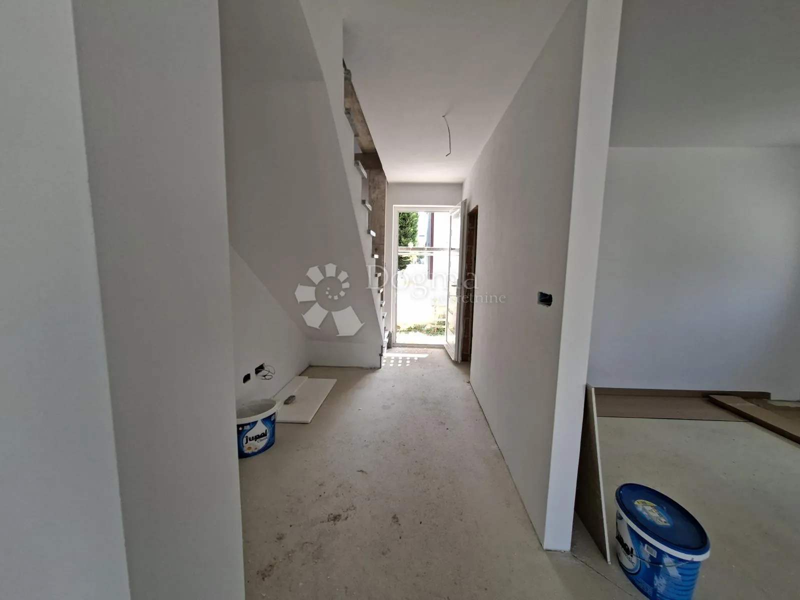 dvoetažni apartman sa bazenom - slika 8