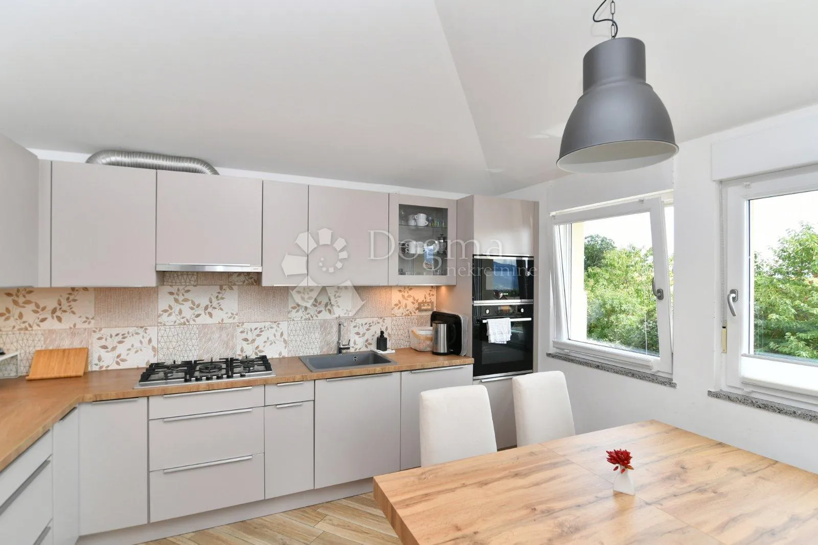 luksuzni penthouse s pogledom na more - slika 2
