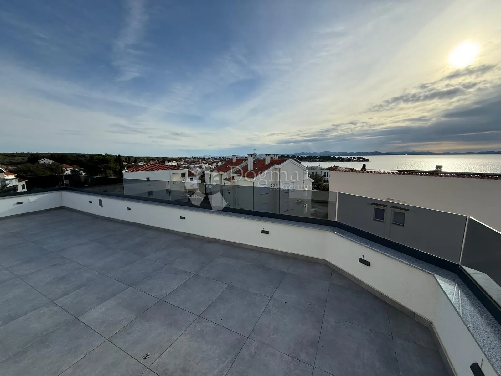 luksuzan namješten penthouse s pogledom na more - slika 38