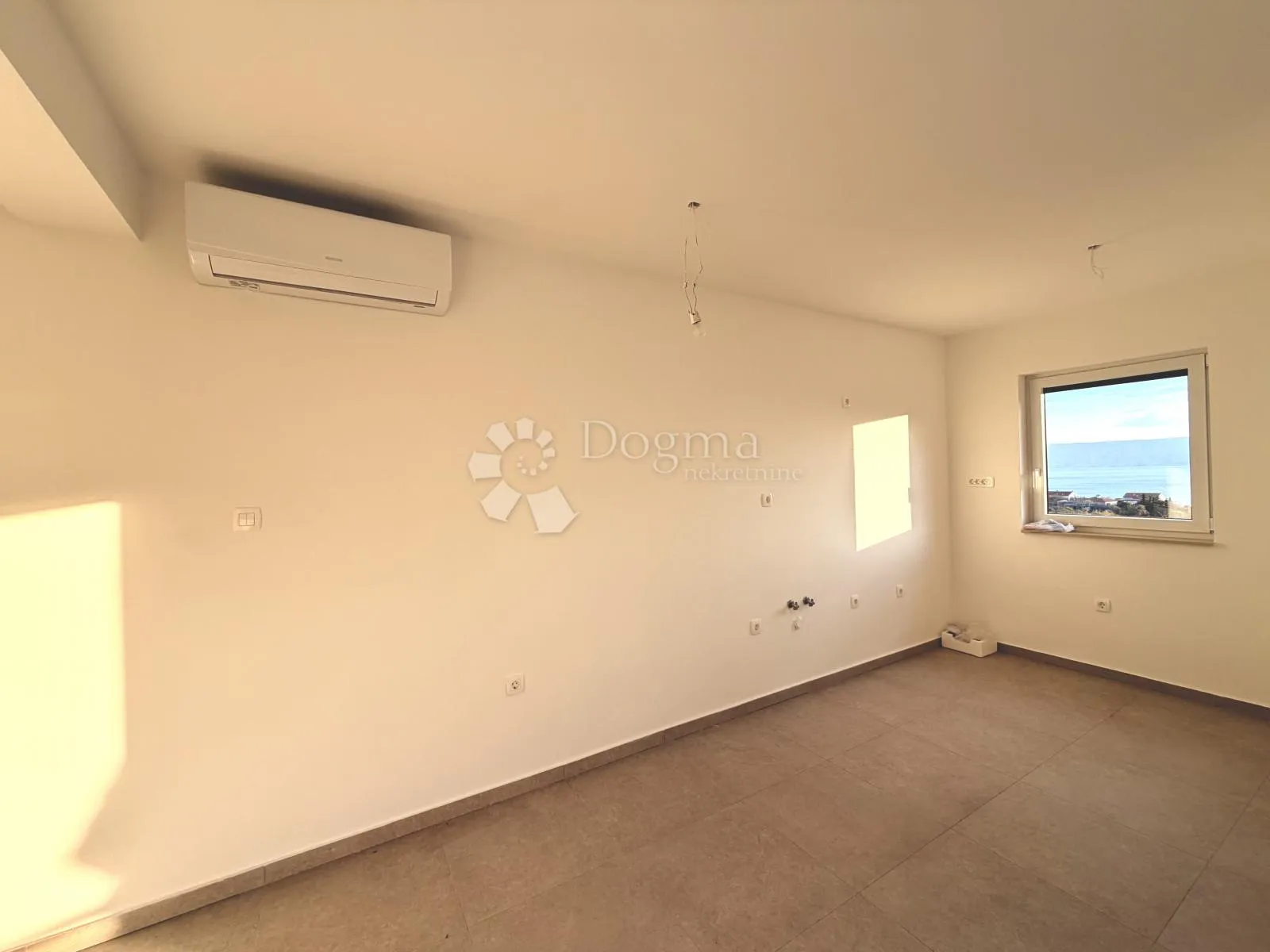 apartman u blizini mora povile - slika 6