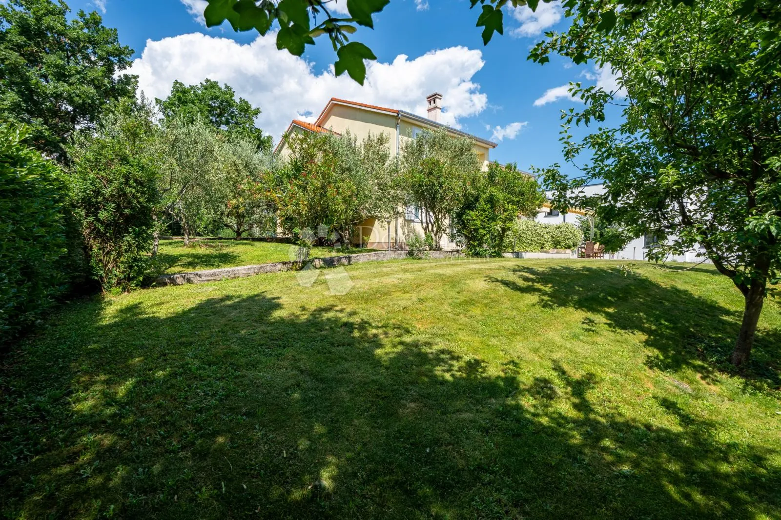 srdoči-240m2 više parkirna mjesta,okućnice 931m2 - slika 35