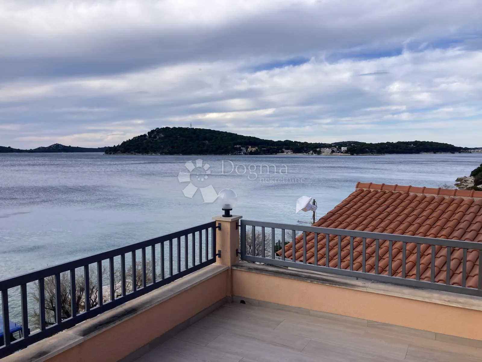 ražanj, apartmanska kuća prvi red do mora (3 stambene jedinice + studio apartman) - slika 4