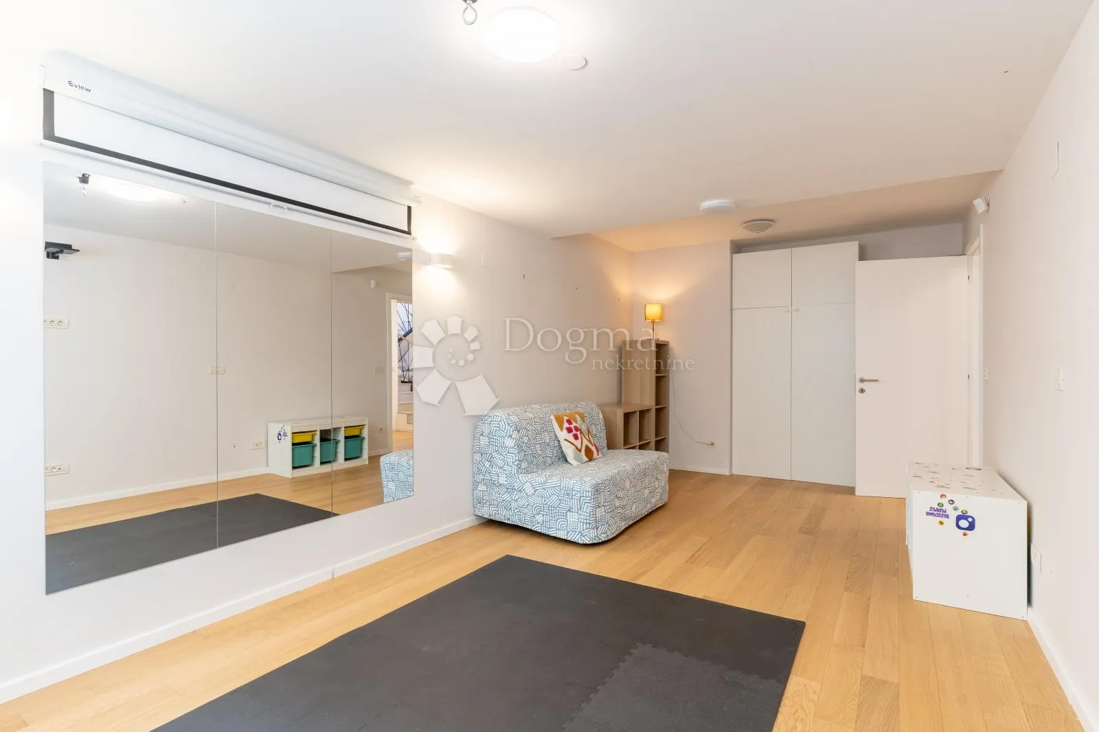 mlinovi - moderan troetažan stan 213 m² s vrtom i panoramskom krovnom terasom - slika 15