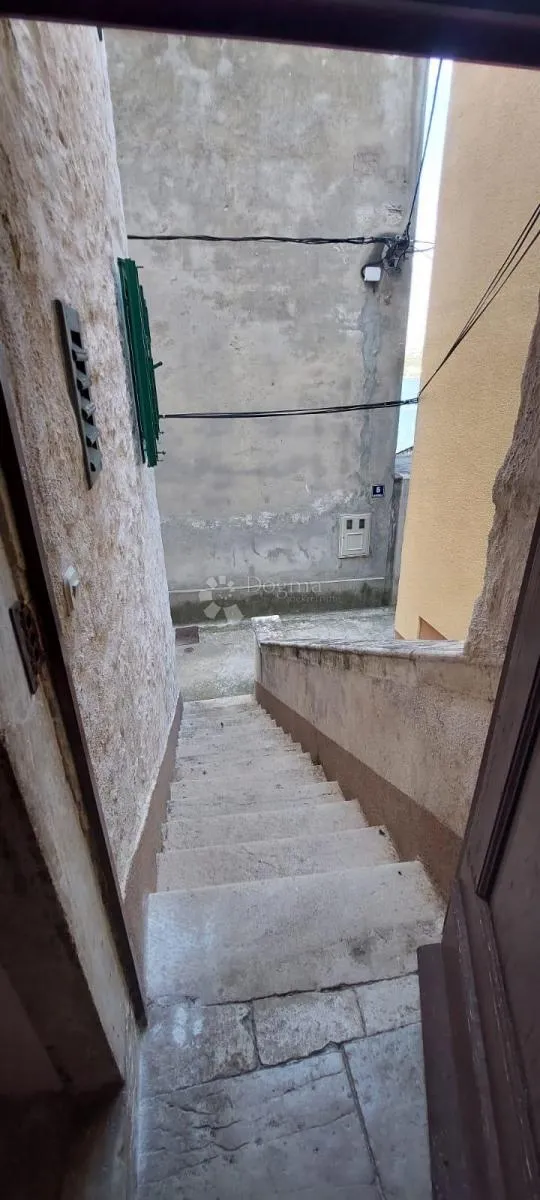 lijepa kamena kuća s pogledom na šibenski zaljev - slika 22