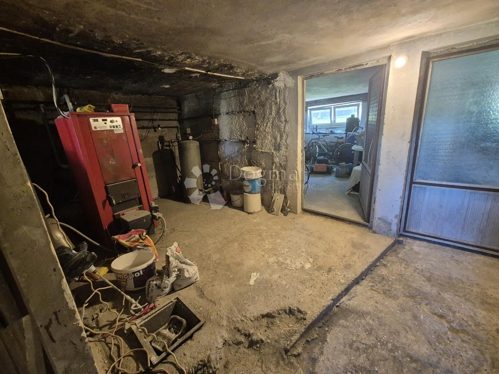 kuća s dva stana, gospodarskim objektom i gotovo 3 hektra zemljišta - slika 38