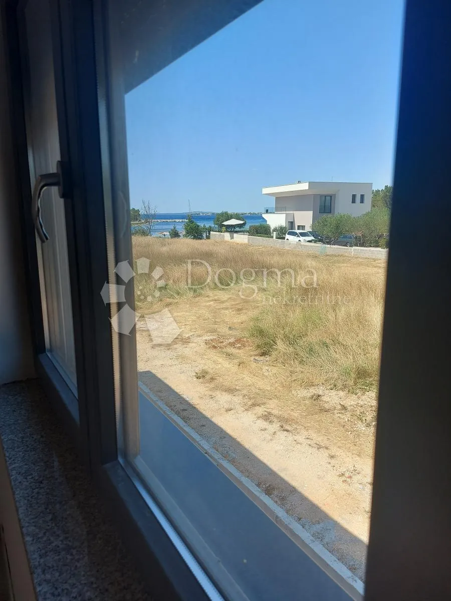 stan, novogradnja, 60m od mora, 3ss + krovna terasa - slika 12
