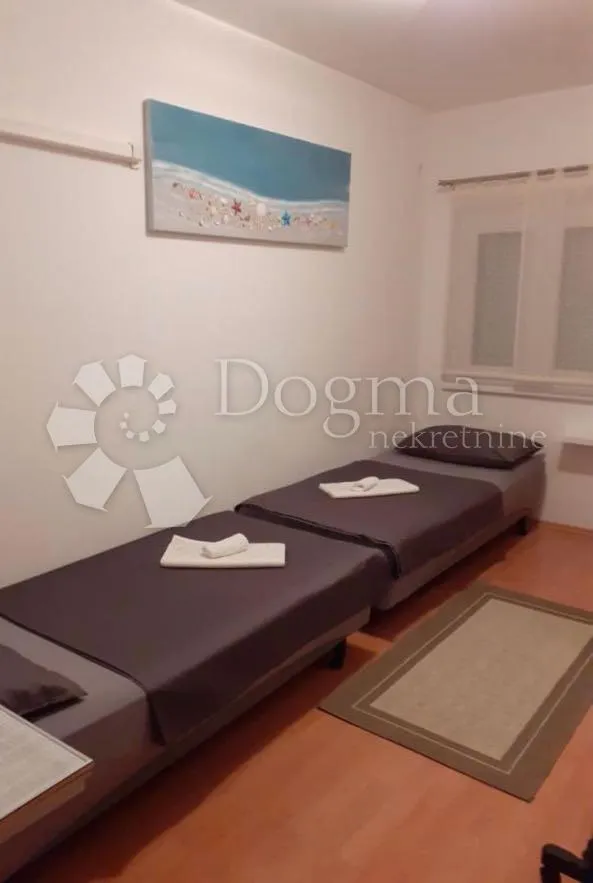 kuća s tri apartmana uz more - slika 9