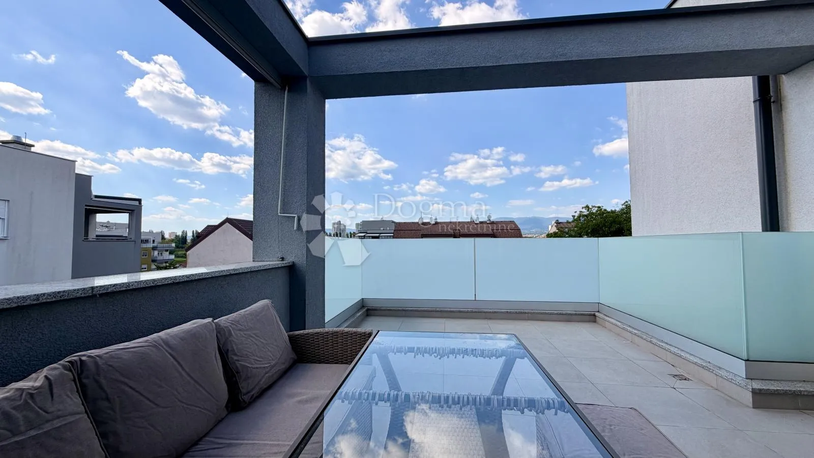 svijetao 4soban penthouse s terasama i parkingom - slika 6