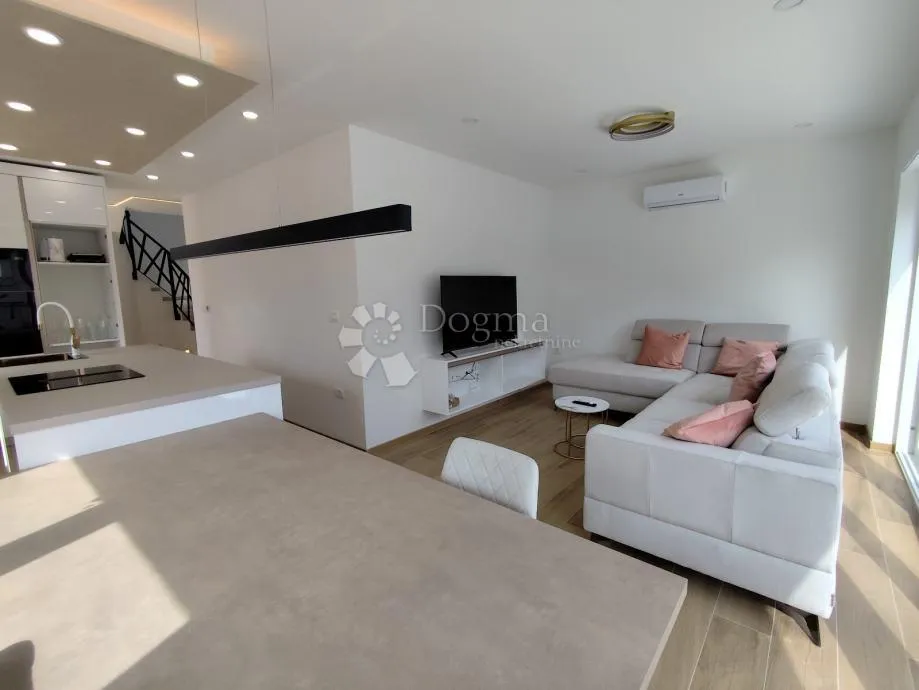 vodnjjan,okolica ,obiteljska kuća-duplex - slika 2