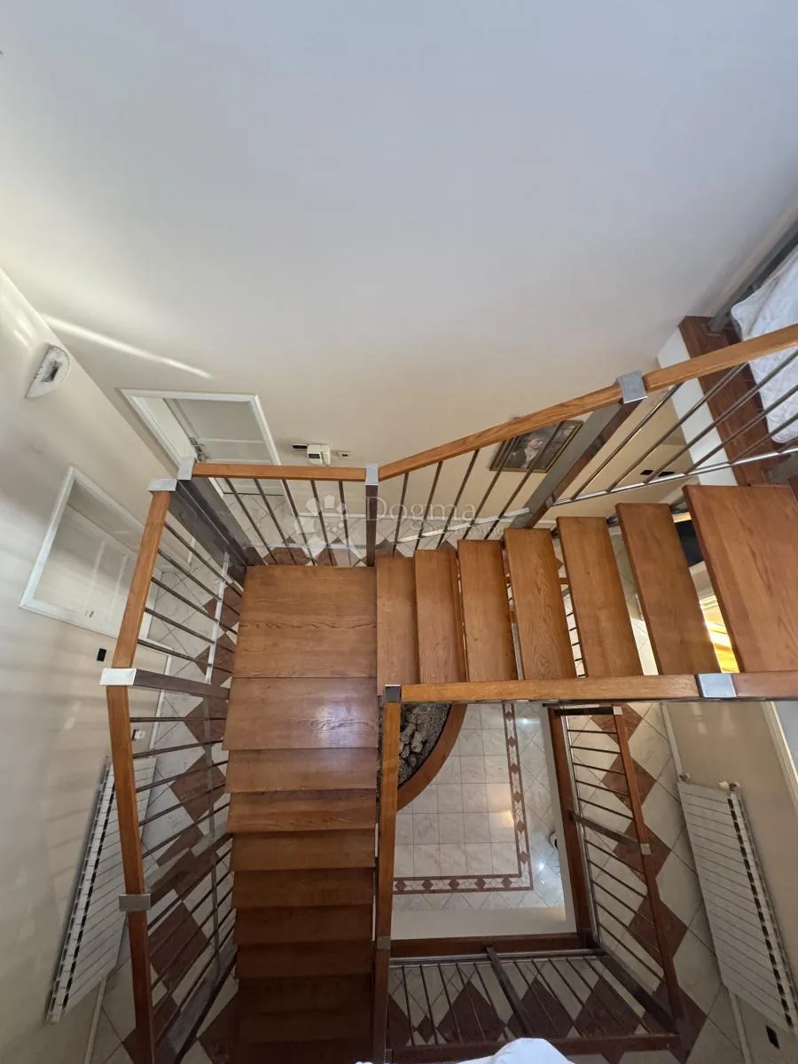 vila 425.99 m2 + 1294 m2 dvorište - prilika - slika 3