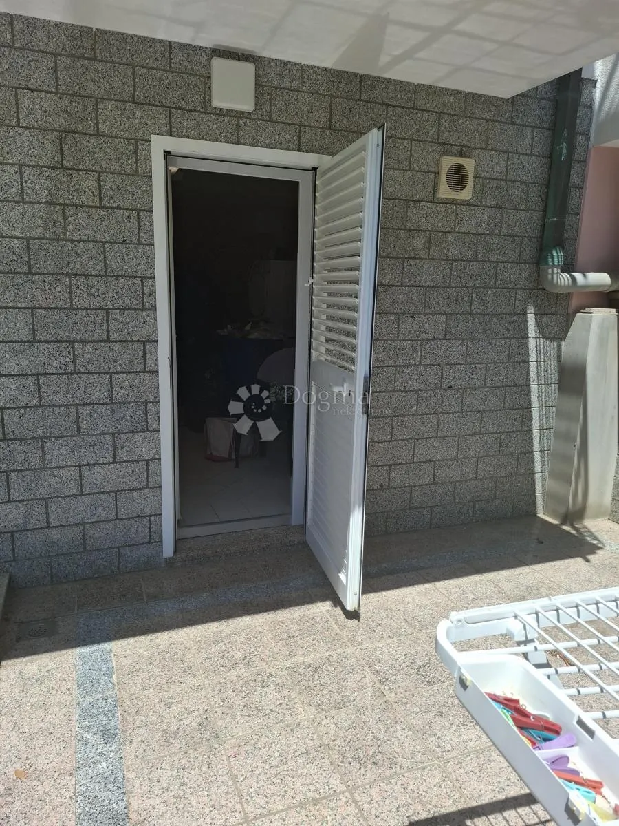 stan 130m od mora- povljana - slika 3