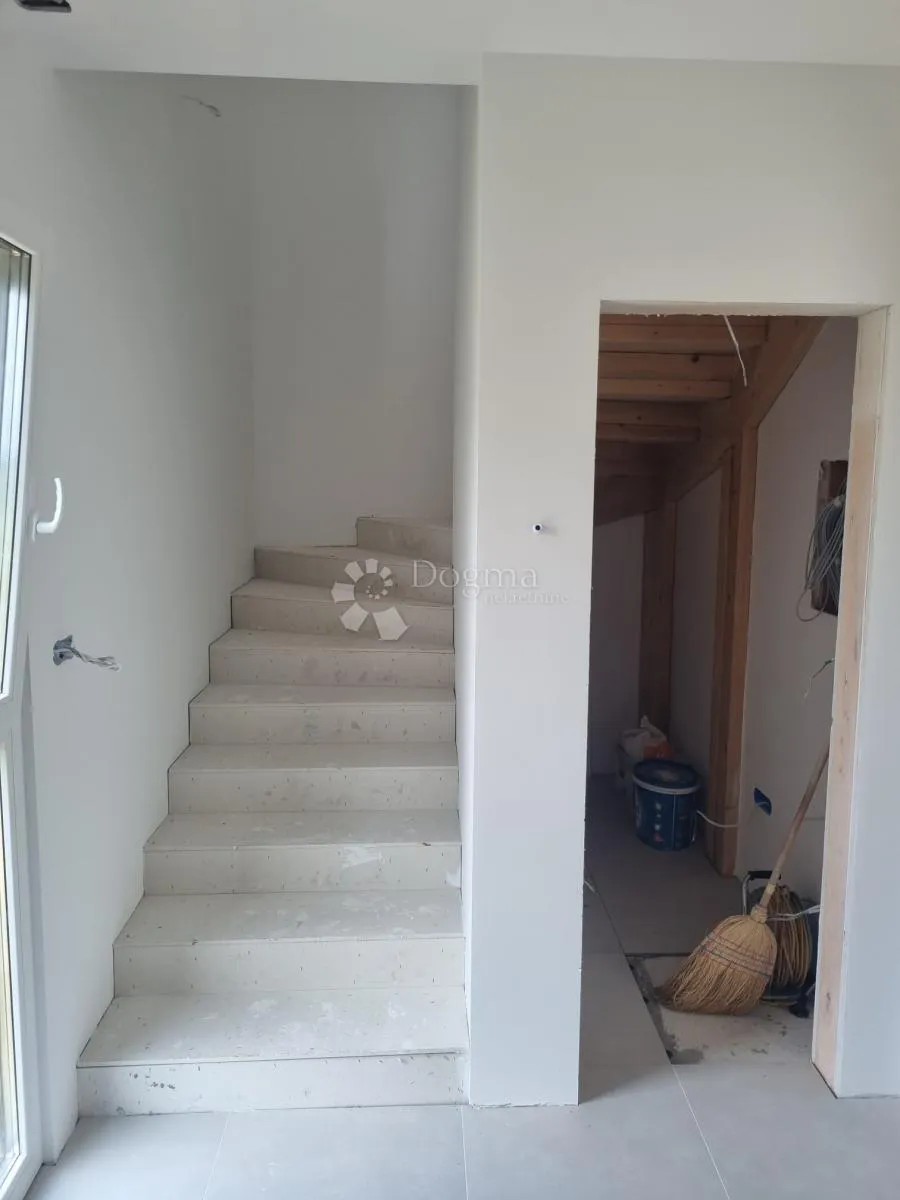moderna vila s infinity bazenom -pula/štinjan - slika 13