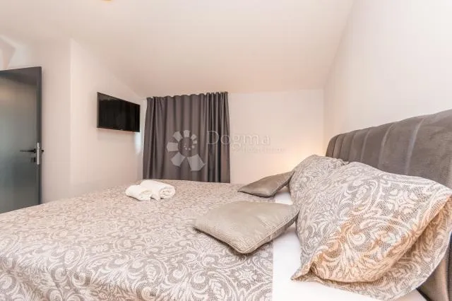 vila s bazenom i velikim maslinikom, crno - zadar! - slika 10