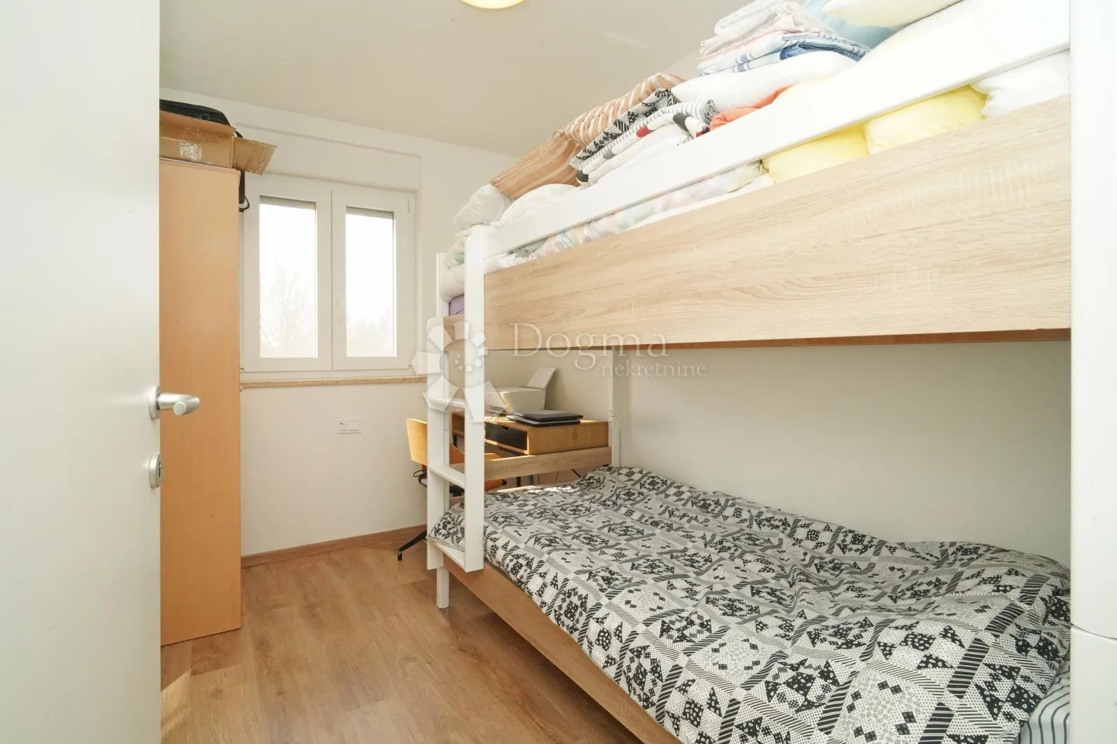 kuća u nizu (krajnja) okrenuta prema zelenilu, 4 sobe, vrt, 10min od grada - slika 23