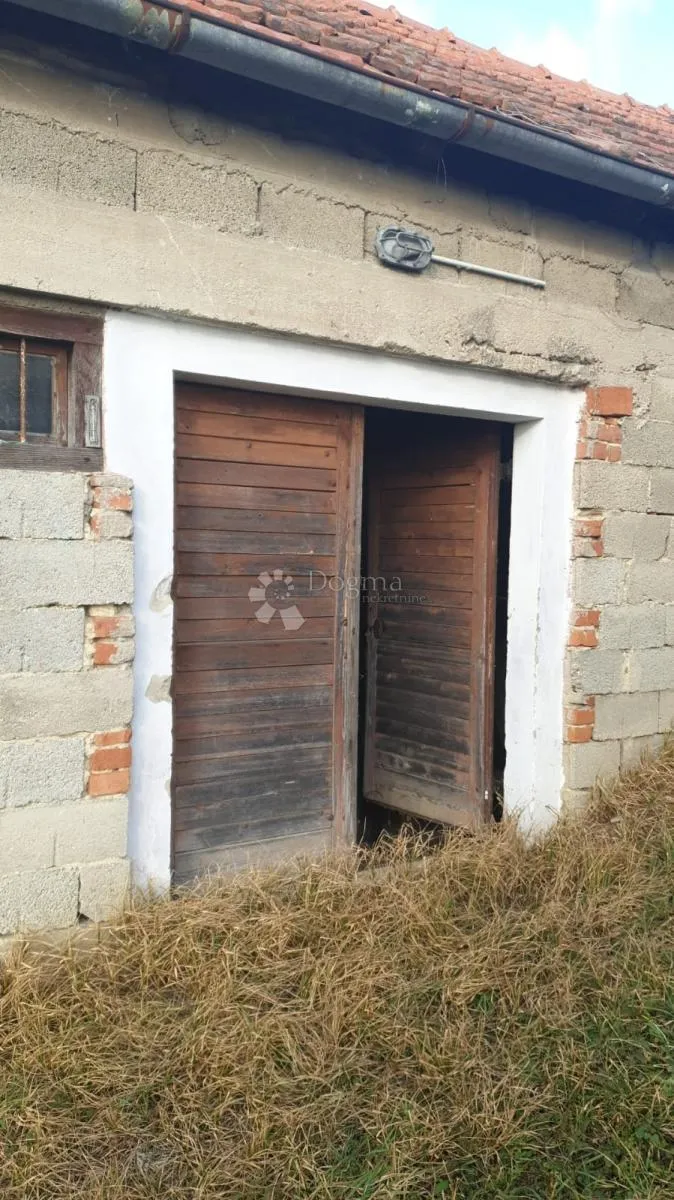 kljet sa zemljištem 1.640m² svega 7 minuta od centra pregrade! - slika 2
