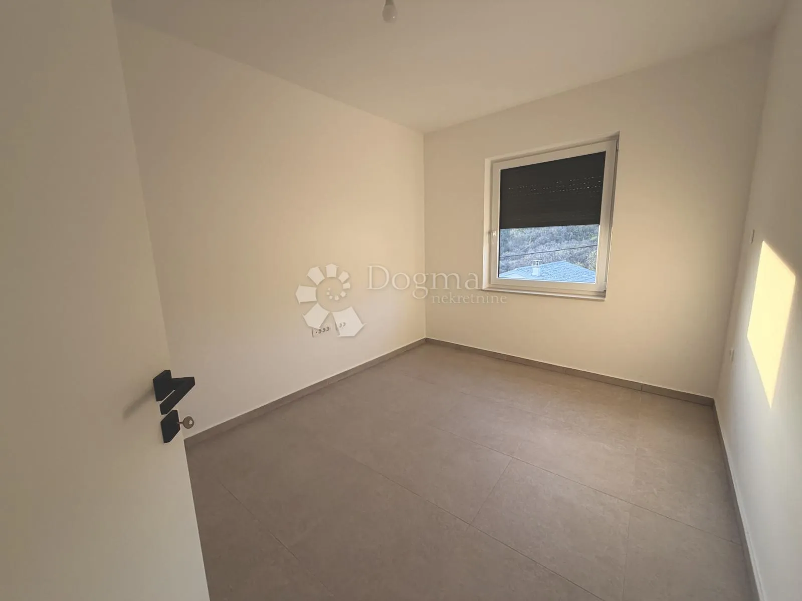 apartman u blizini mora povile - slika 8