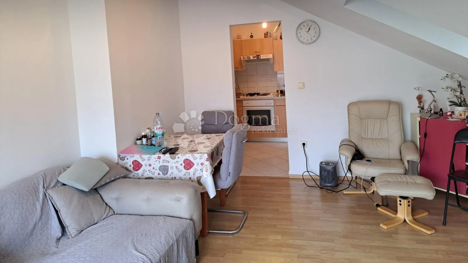 trosoban stan u potkrovlju, brda, split - slika 15