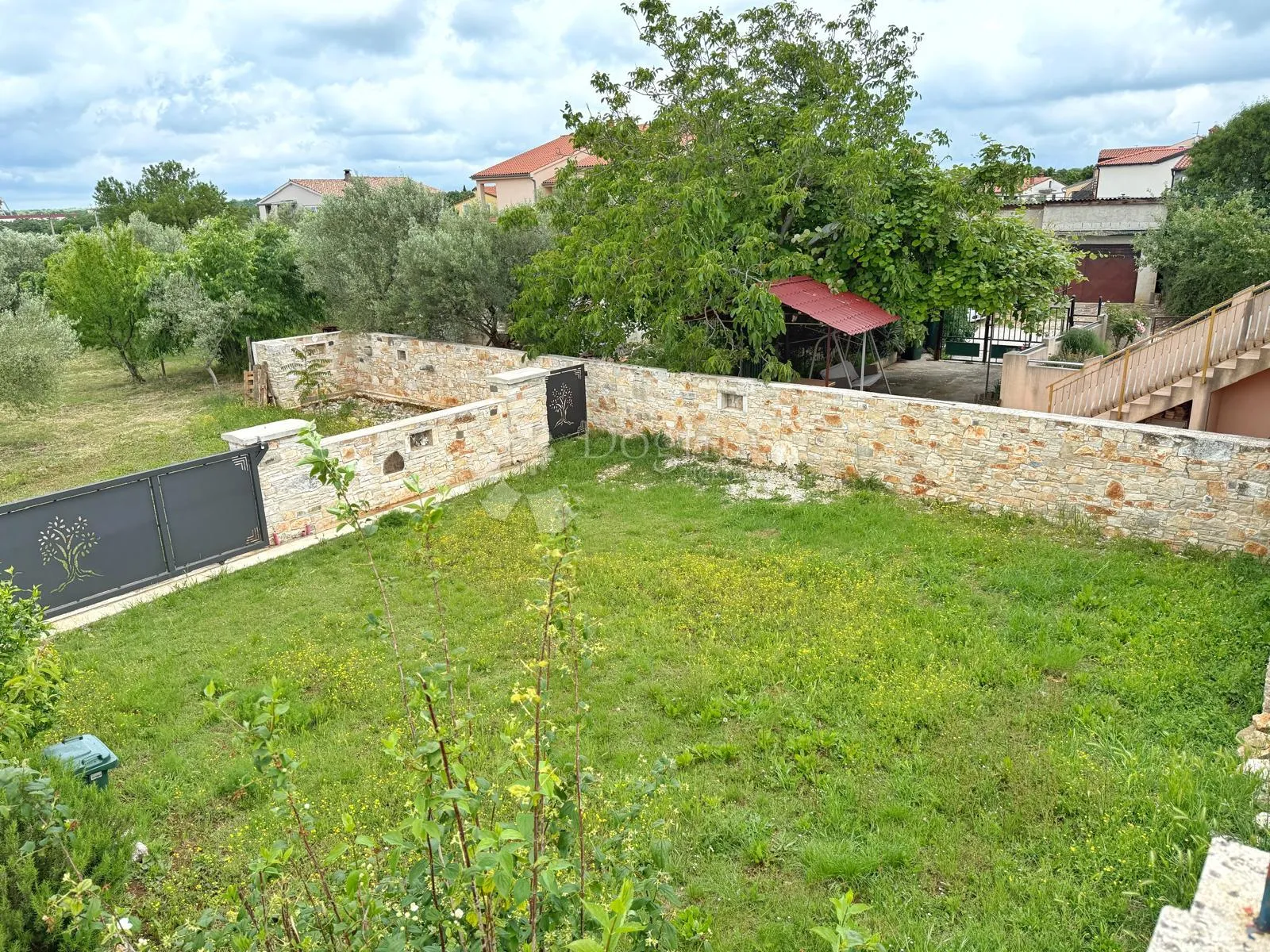 prilika - kuća za renovaciju s okućnicom u centru vodnjana - slika 3