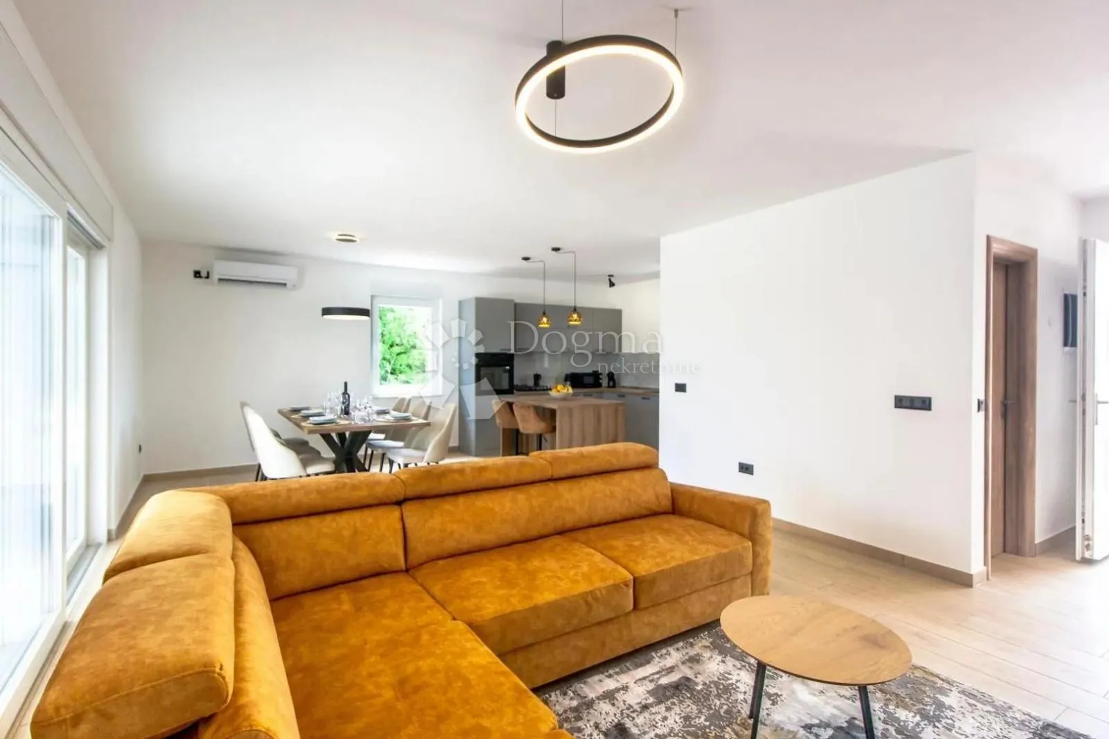 villa sa bazenom, konobom i 3800m2 okućnice - slika 3