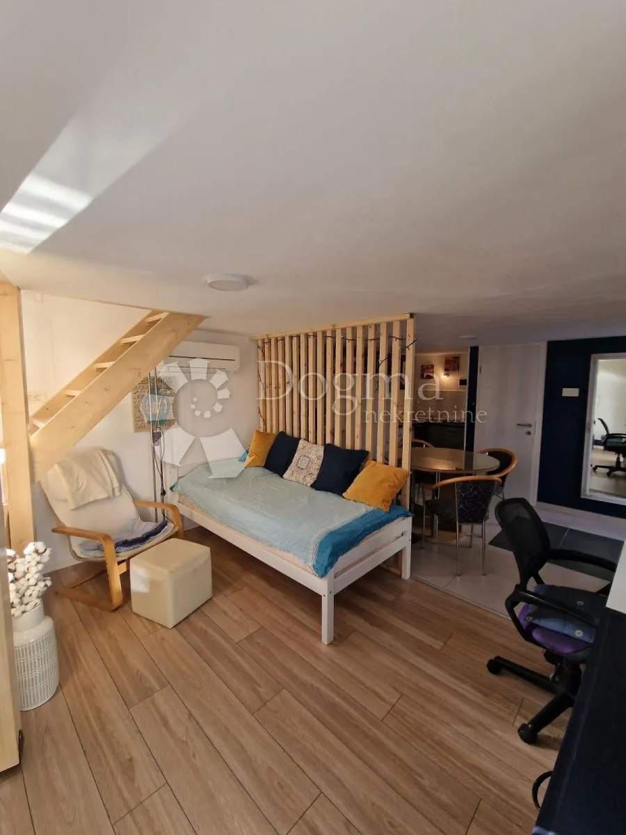 kostrena kuća sa 3 apartmana - slika 20