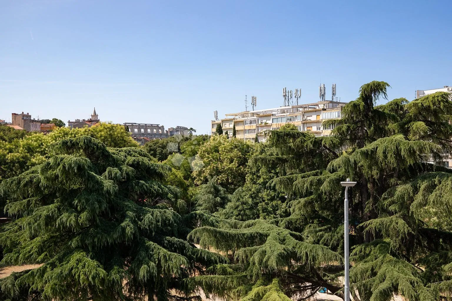 penthouse u srcu pule – vrhunski dizajn, pogled na arenu - slika 17