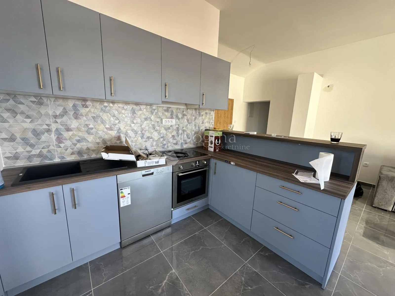 kuća sa 6 apartmana 550m2 u blizini mora - slika 5