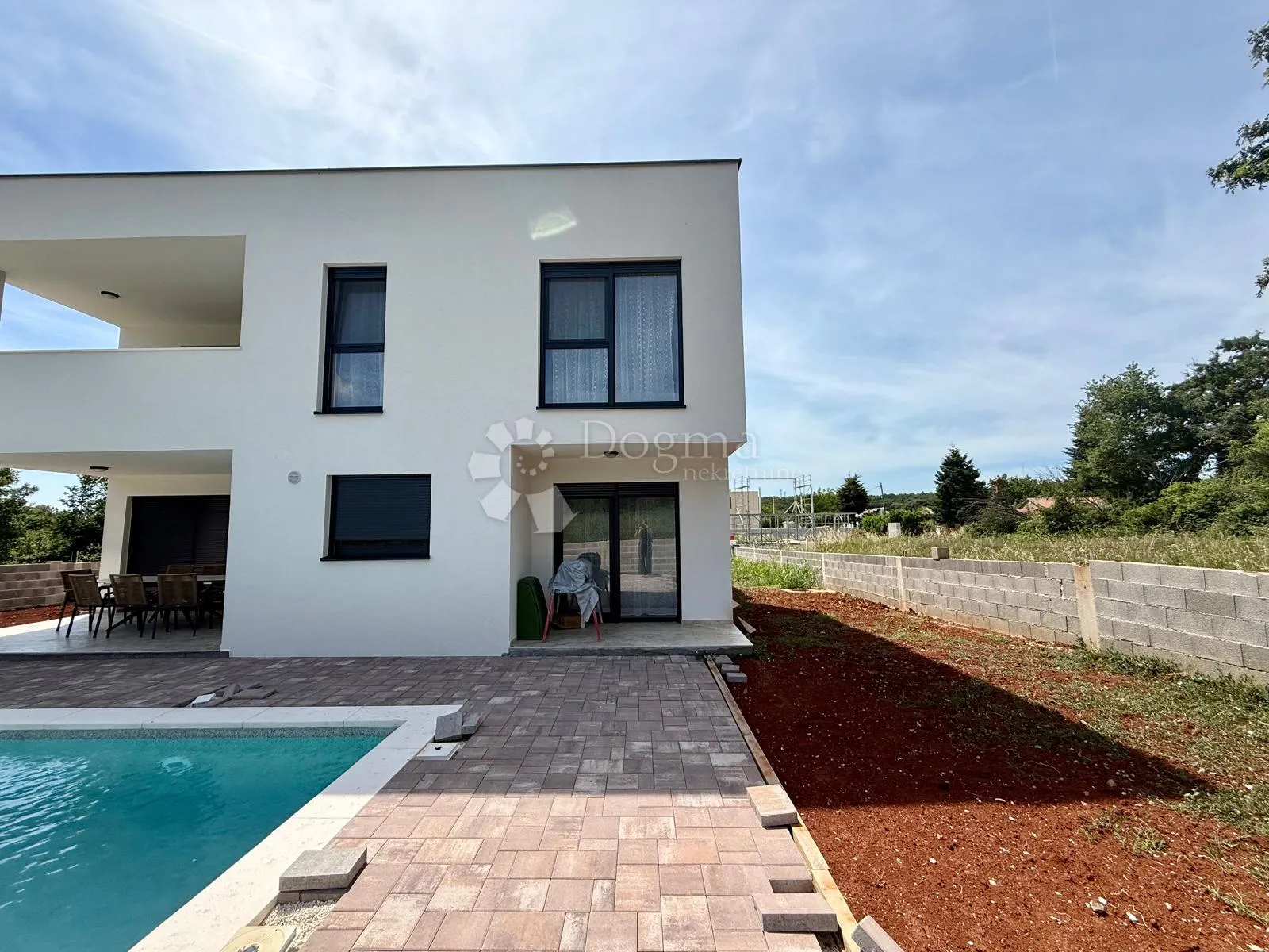 moderna dvojna vila u loborici – blizina pule - slika 34