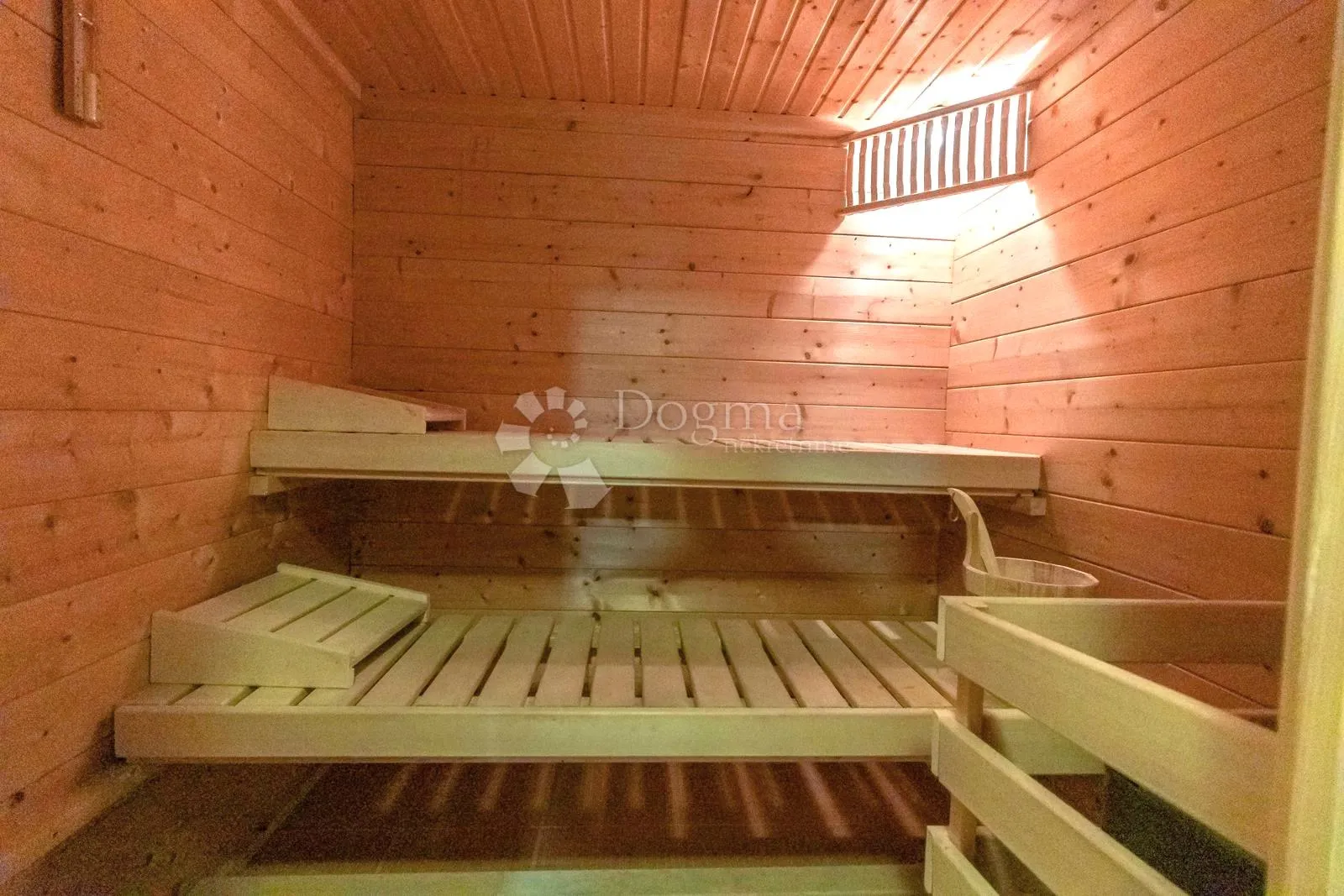 prekrasan četverosoban stan 130m2 s vrtom i 2 pm !!! - slika 20