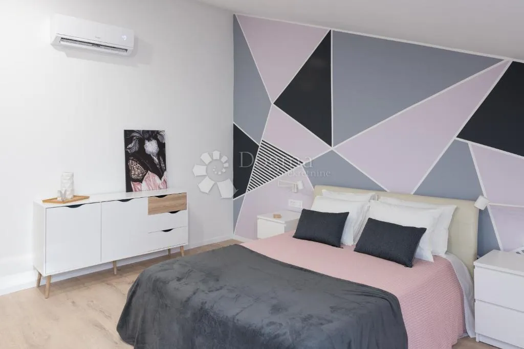 6 apartmana s bazenom u centru pule - slika 12
