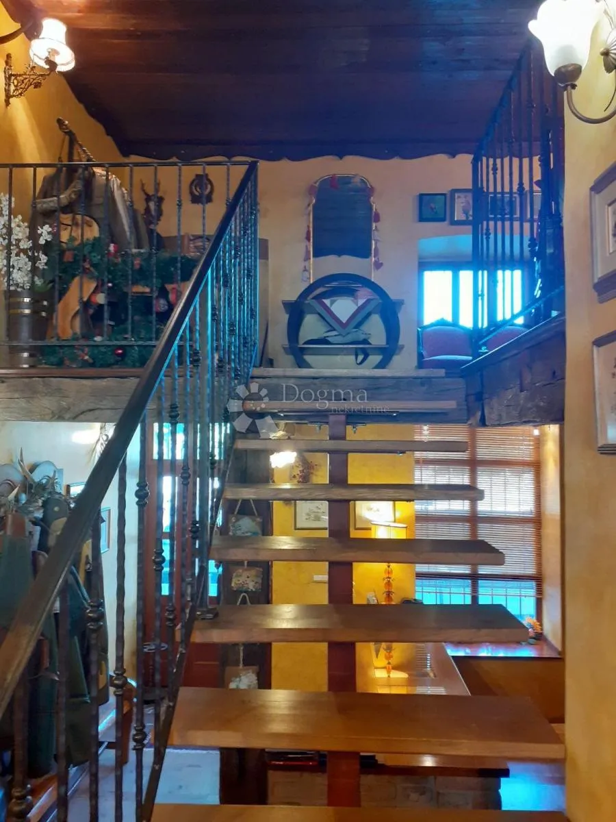 vintage poslovni prostor s galerijom, potpuno namješten – centar rijeke - slika 11