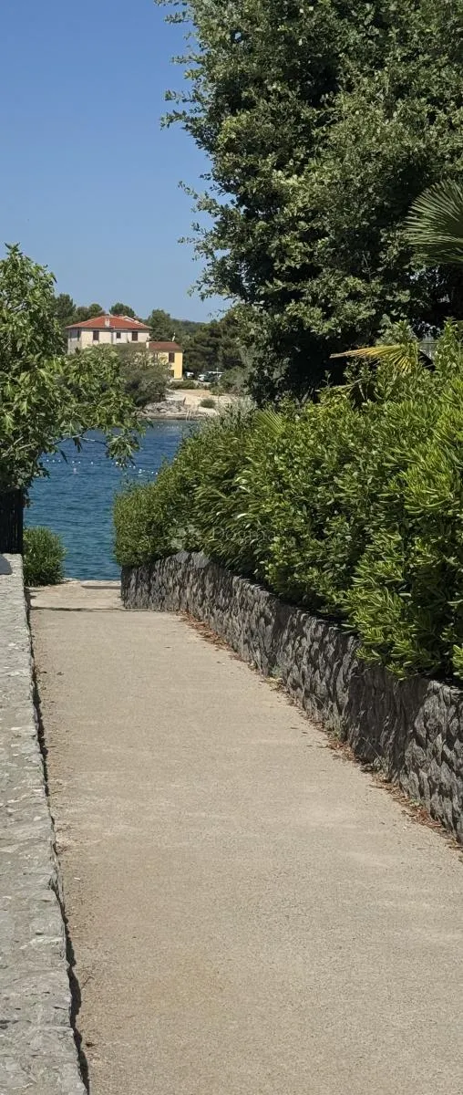 prvi red do mora / 2s+db / otok krk - slika 3