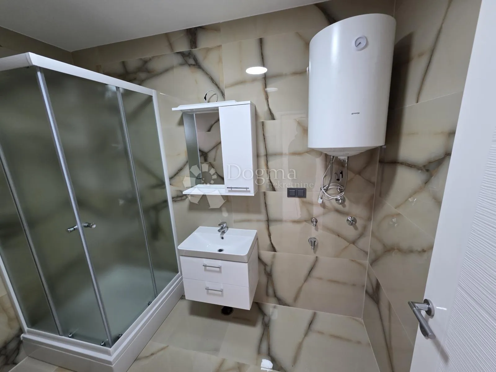 u popunosti renoviran stan sa okućnicom u zlataru površine 102m² - slika 12