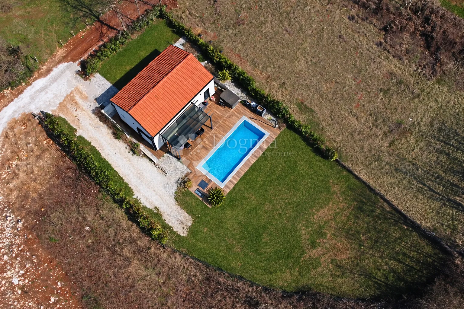 moderna prizemnica s bazenom i jacuzzijem na parceli od 944 m² – mirna lokacija u okolici višnjana - slika 4
